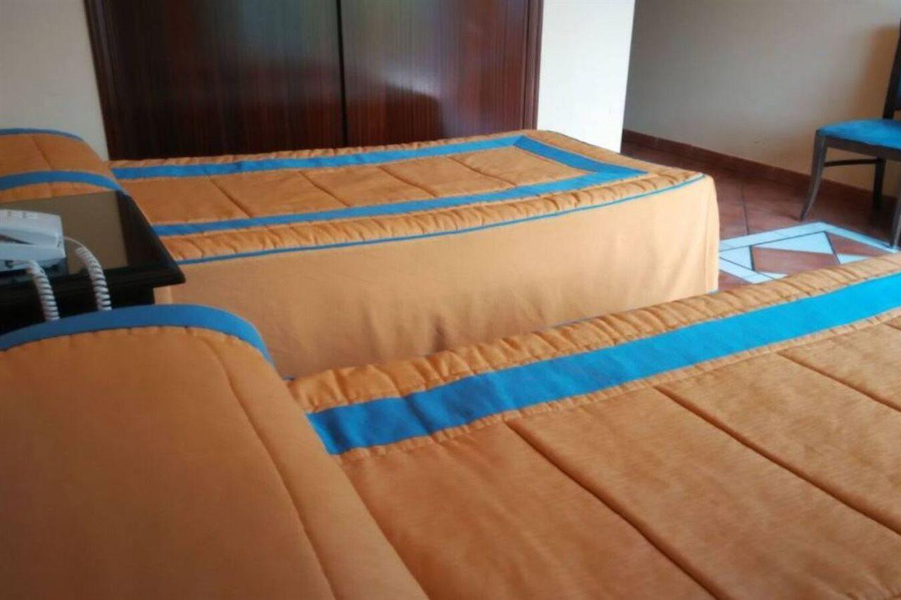 Hotel Calderon ثينيس ذي لا فيغا المظهر الخارجي الصورة